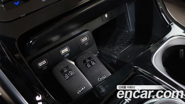 Kia Canival 2021 — photo 32