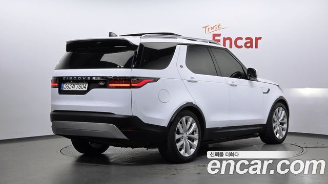 Land Rover Discovery 2022 — photo 2