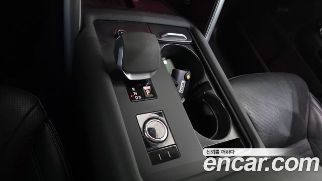 Land Rover Discovery 2022 — photo 9