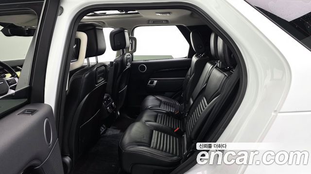Land Rover Discovery 2022 — photo 12