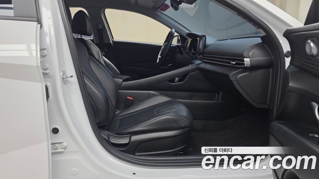 Hyundai AVANTE 2023 — photo 16