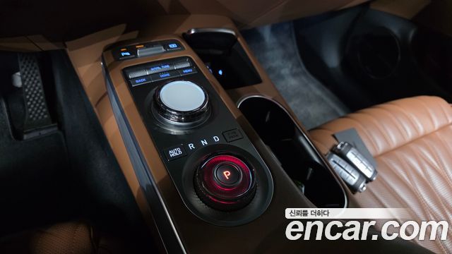 Genesis GV70 2023 — photo 12