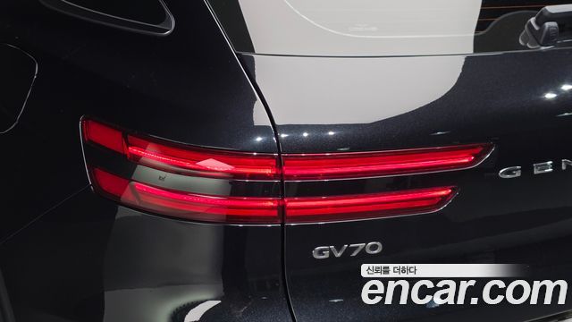 Genesis GV70 2023 — photo 9
