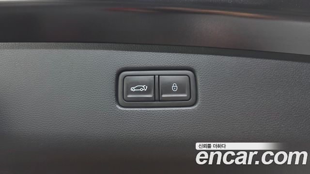 Genesis GV70 2023 — photo 29