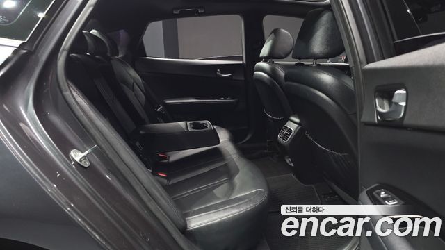 Kia K5 2017 — photo 17