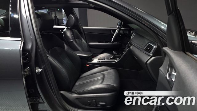 Kia K5 2017 — photo 18