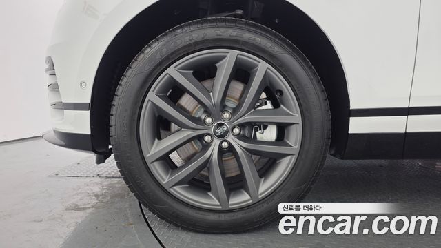 Land Rover Range Rover Velar 2026 — photo 8