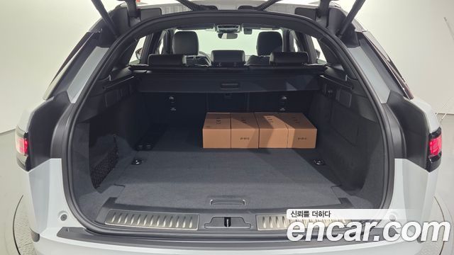 Land Rover Range Rover Velar 2026 — photo 10