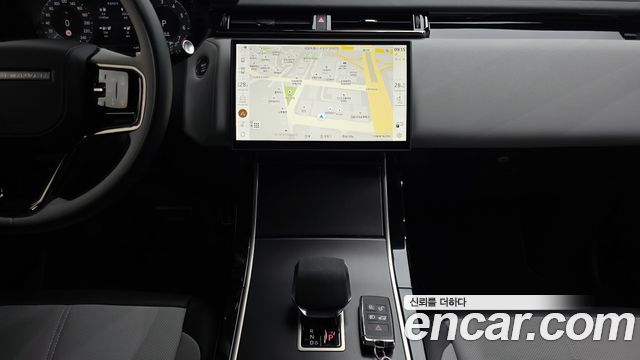 Land Rover Range Rover Velar 2026 — photo 14