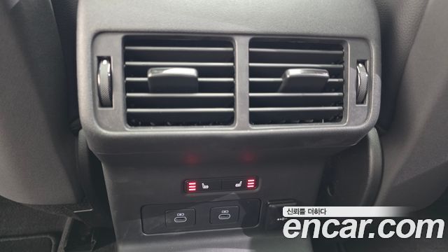 Land Rover Range Rover Velar 2026 — photo 18