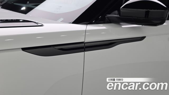 Land Rover Range Rover Velar 2026 — photo 20