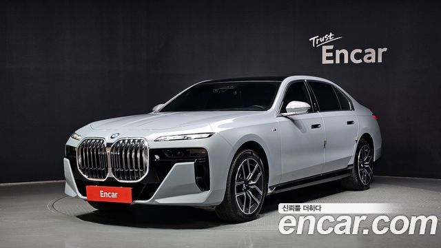 BMW 7-Series 2023 — photo 1