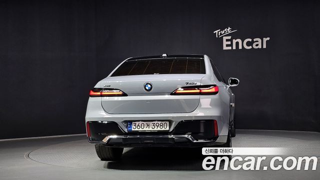 BMW 7-Series 2023 — photo 4