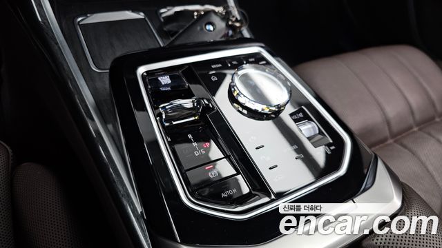 BMW 7-Series 2023 — photo 9