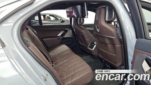 BMW 7-Series 2023 — photo 12