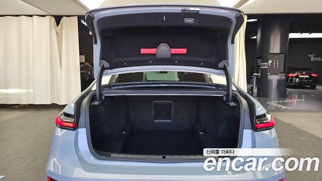 BMW 7-Series 2023 — photo 20