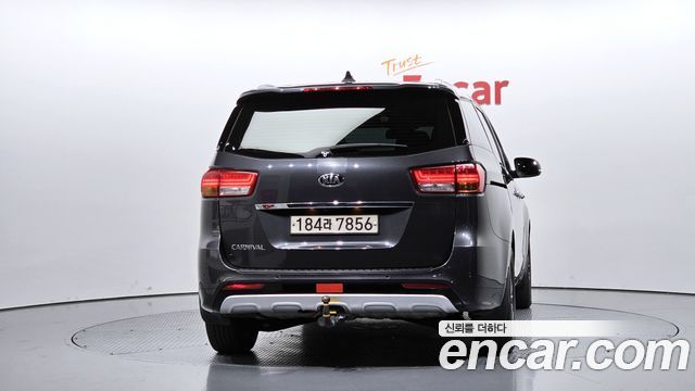 Kia Canival 2018 — photo 4