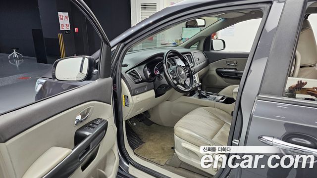 Kia Canival 2018 — photo 13