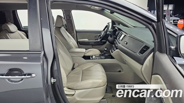 Kia Canival 2018 — photo 17