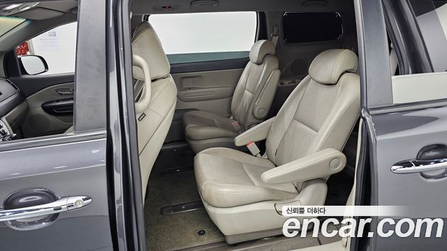 Kia Canival 2018 — photo 18