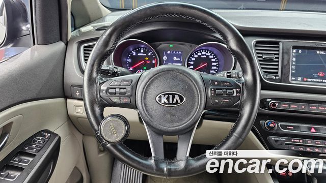 Kia Canival 2018 — photo 19