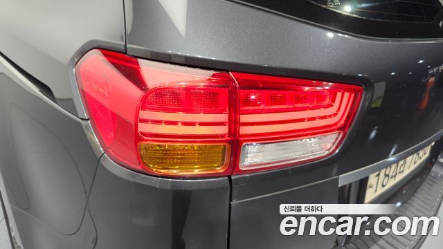 Kia Canival 2018 — photo 9