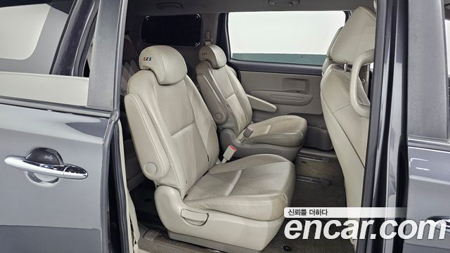 Kia Canival 2018 — photo 16