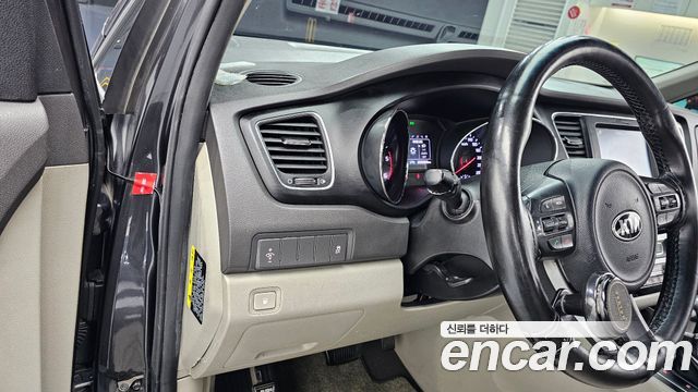Kia Canival 2018 — photo 31