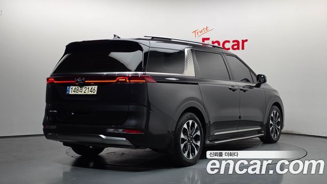 Kia Canival 2023 — photo 2