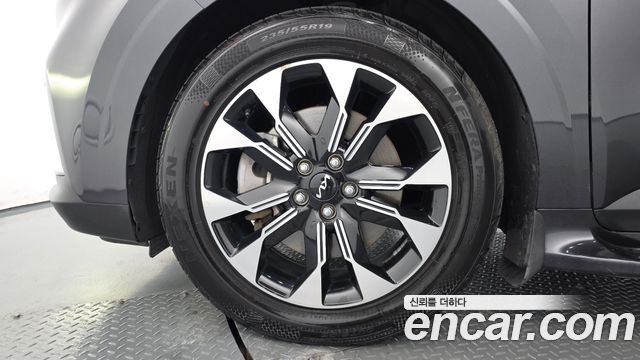 Kia Canival 2023 — photo 5