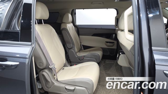 Kia Canival 2023 — photo 17