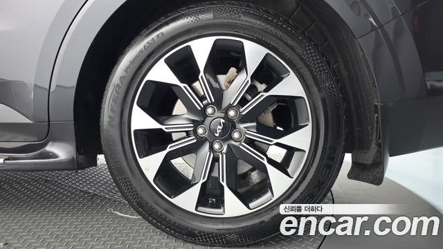 Kia Canival 2023 — photo 7