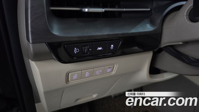 Kia Canival 2023 — photo 28