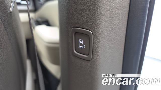 Kia Canival 2023 — photo 32
