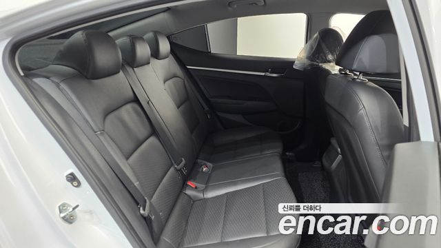Hyundai AVANTE 2019 — photo 11