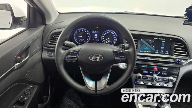 Hyundai AVANTE 2019 — photo 12