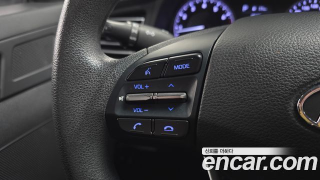 Hyundai AVANTE 2019 — photo 16