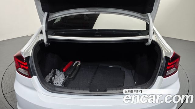 Hyundai AVANTE 2019 — photo 17