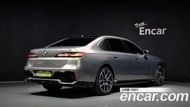 BMW 7-Series 2024 — photo 2