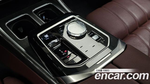 BMW 7-Series 2024 — photo 12