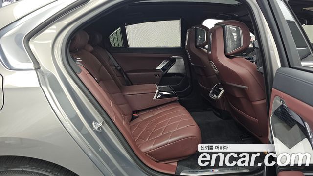 BMW 7-Series 2024 — photo 18