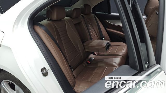 Mercedes-Benz E-Class 2018 — photo 13