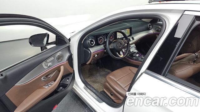 Mercedes-Benz E-Class 2018 — photo 17