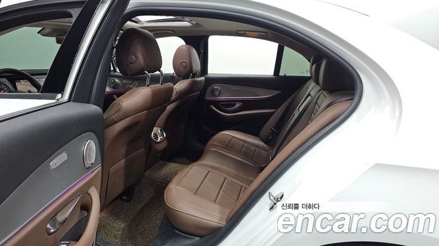 Mercedes-Benz E-Class 2018 — photo 18