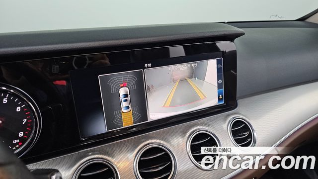 Mercedes-Benz E-Class 2018 — photo 20
