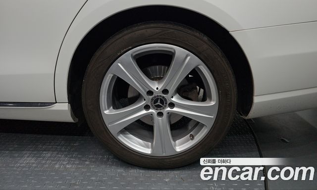 Mercedes-Benz E-Class 2018 — photo 7