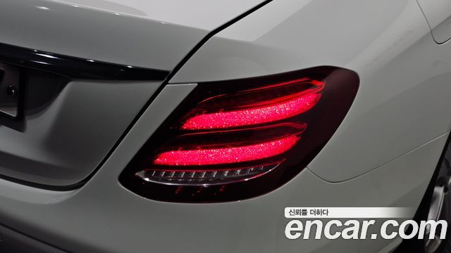 Mercedes-Benz E-Class 2018 — photo 9