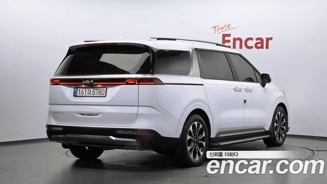 Kia Canival 2023 — photo 2