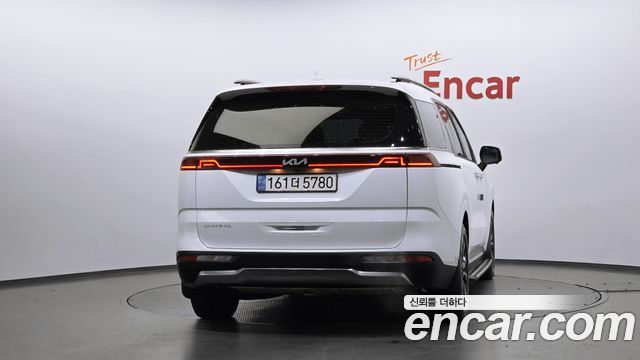 Kia Canival 2023 — photo 4