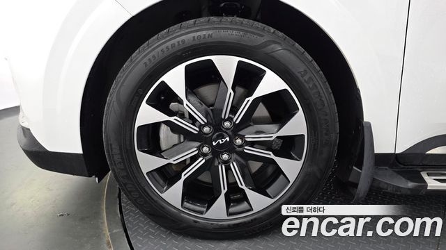 Kia Canival 2023 — photo 5
